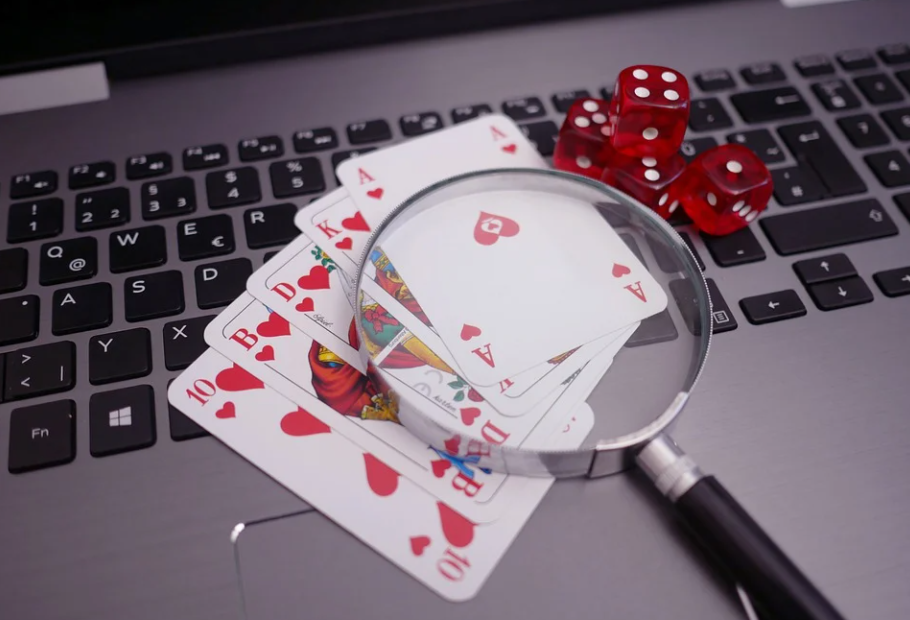 Benefits of Playing Online Poker